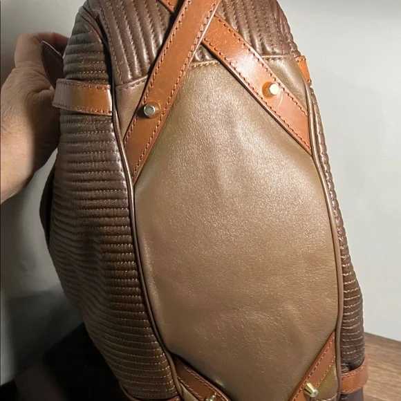 Burberry Stitched Leather Bridle Wilton Tote Bag - Picture 4 of 11